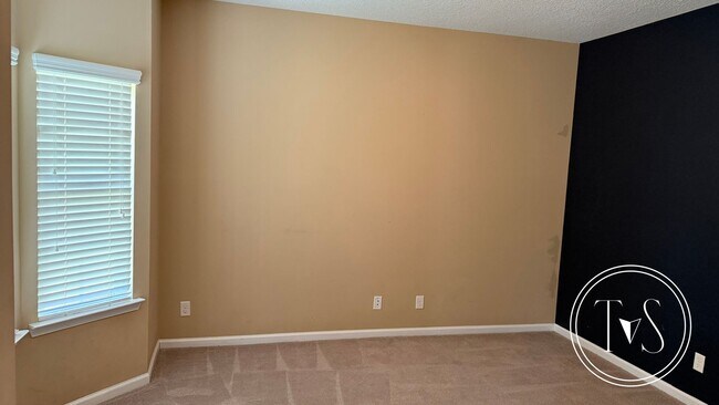 Building Photo - RATE DROP ALERT (was $2750/month) and SUMM...