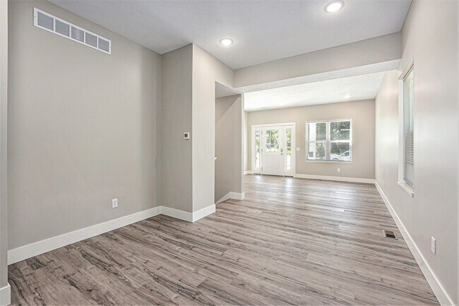 Foto del edificio - 717 Worden St SE