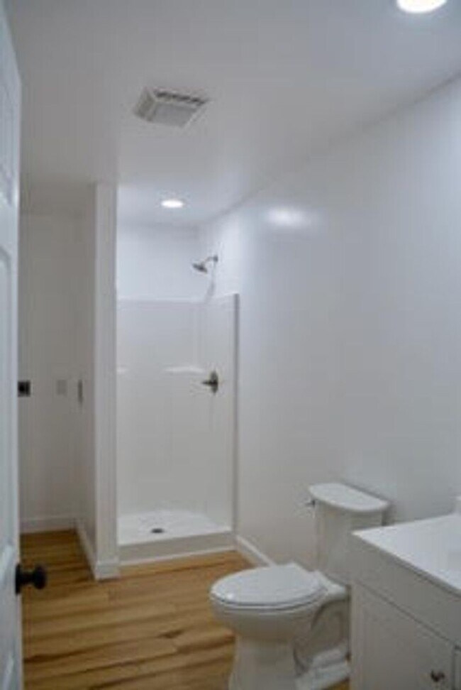 Building Photo - 1 Bedroom / 1 Bath Apartment  Church Hill, TN