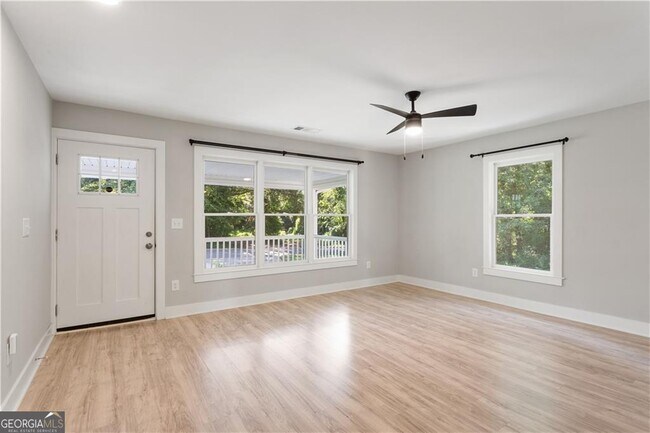 Foto del edificio - 2666 Davenport St