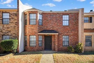 Building Photo - 3220 Preston Dr