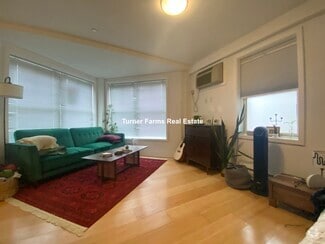 Building Photo - 461 Park Dr