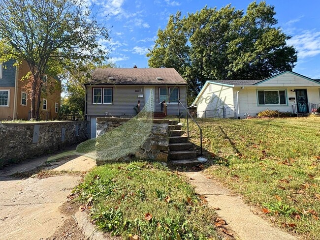 Building Photo - CHARMING HOME WITH GARAGE, LARGE BASEMENT,...