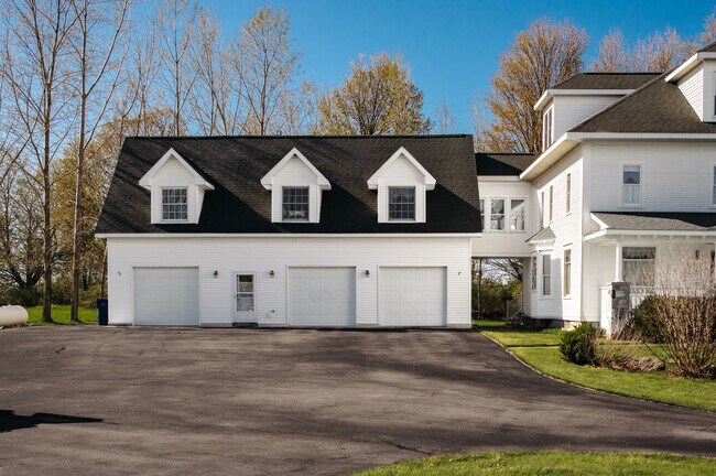 Building Photo - 5721 N Broomhead Rd