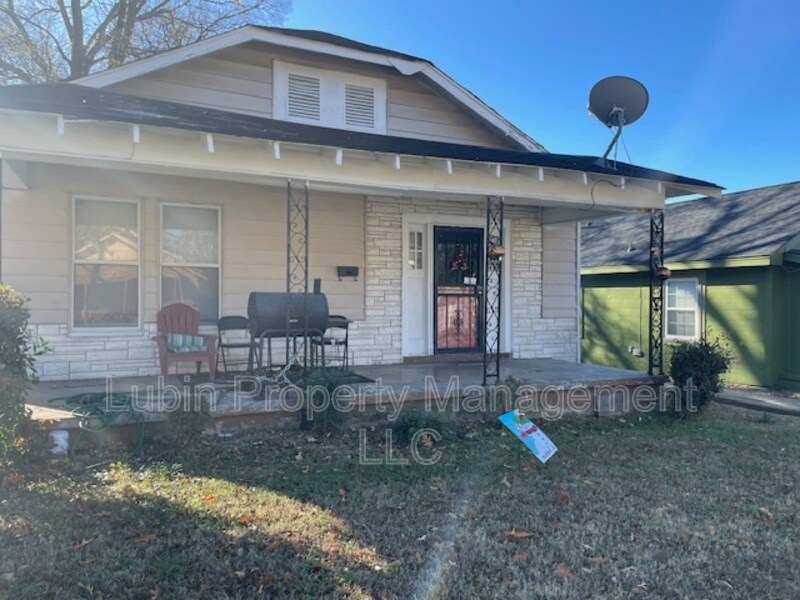 Primary Photo - 2335 Boyle Ave