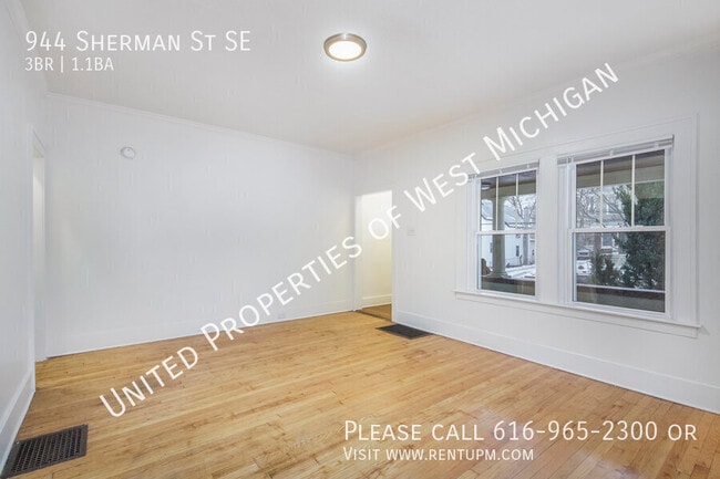 Building Photo - Available Now | 3 Bedroom 1.5 Bath Apartme...
