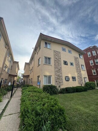 Building Photo - 720 N Austin Blvd