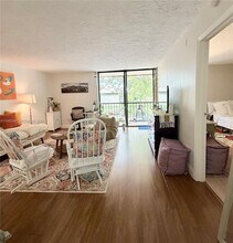 Building Photo - 450 Commodore Dr