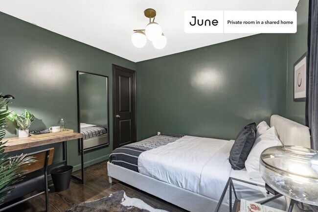 Foto del edificio - Private bedroom in 6 bed/4 bath Home