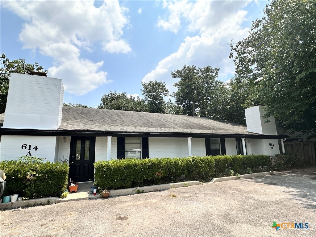 Primary Photo - 614 Mill St