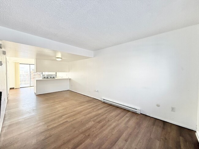 Building Photo - 37 Royal Crest Dr