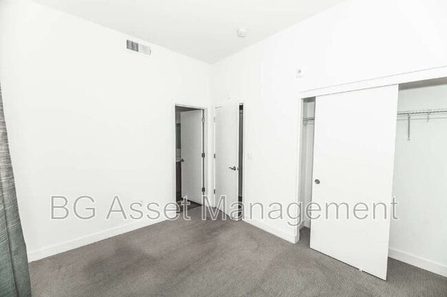 Building Photo - 180 Uptown Cir