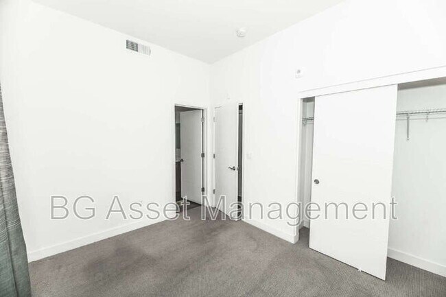 Foto del edificio - 180 Uptown Cir