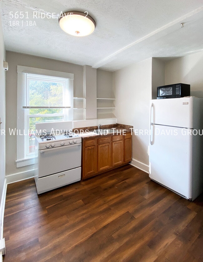 Foto del edificio - 5651 Ridge Ave