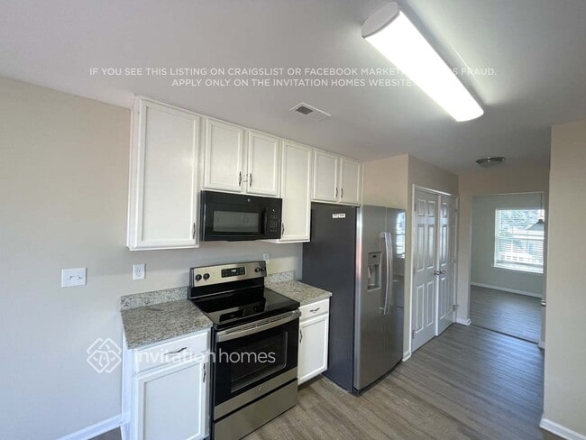 Building Photo - 733 Carly Court