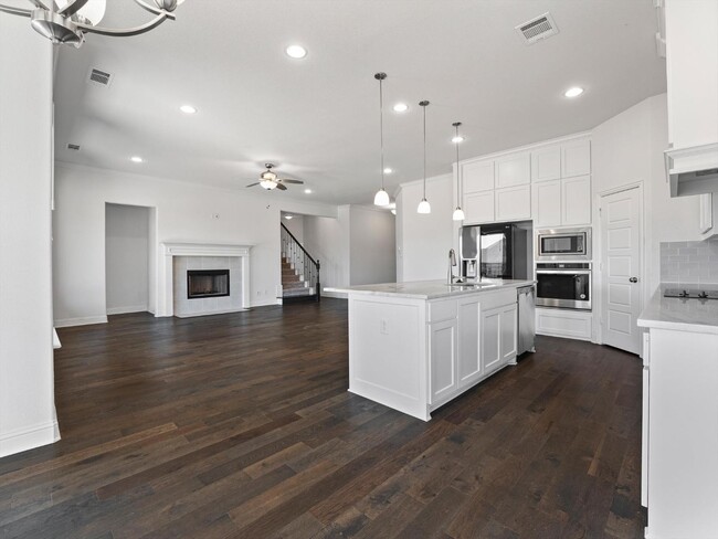 Building Photo - 814 Summer Grove Dr