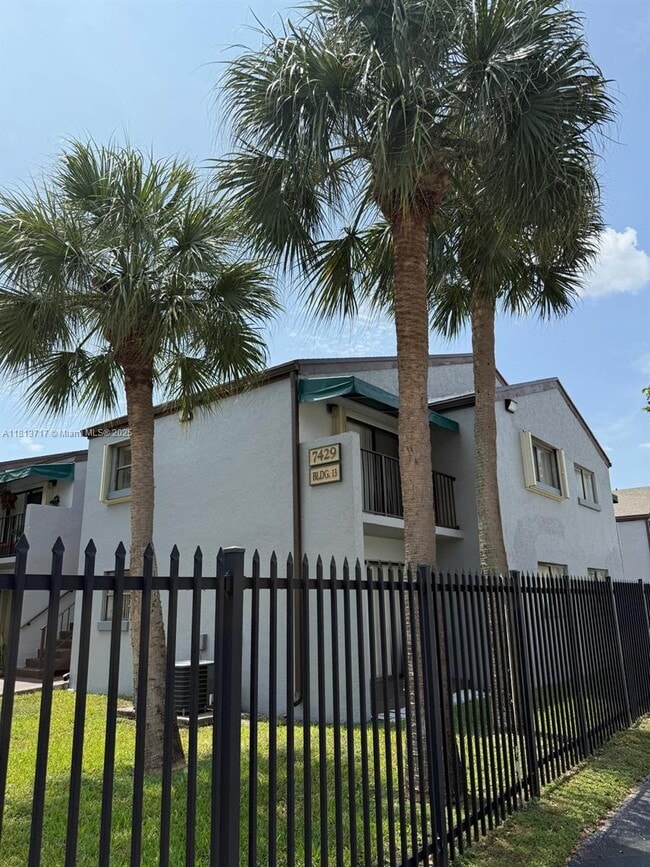 Building Photo - 7429 SW 152nd Ave