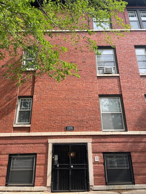Foto principal - 1360 W Wilson Ave
