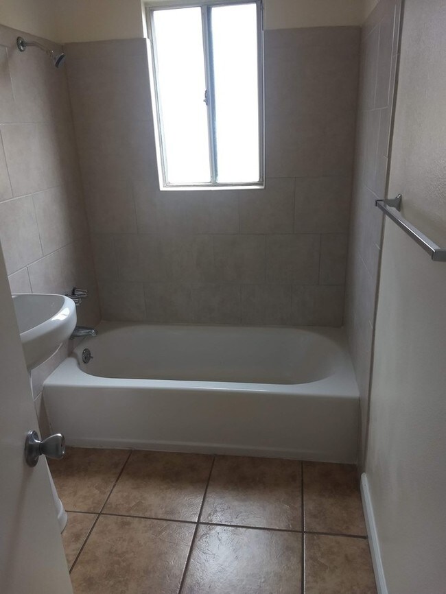 Foto del edificio - 11138 Klingerman St