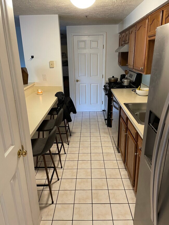 Kitchen - 41 Kenwood Dr