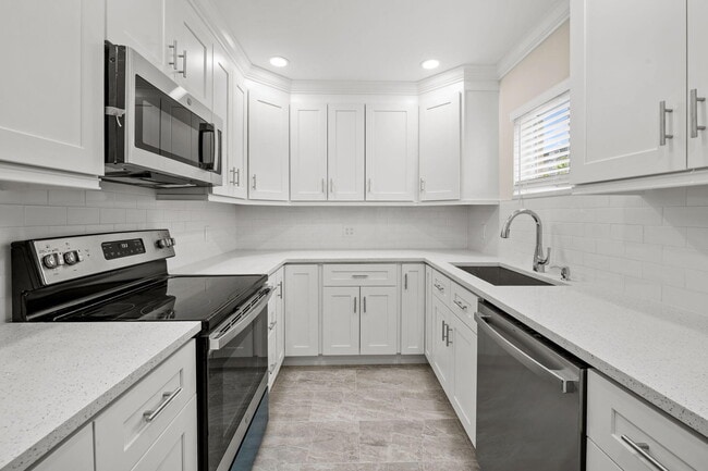 Building Photo - 1600 NW 15th Ave