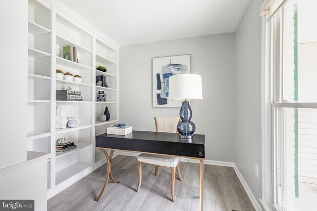Foto del edificio - 9815 Wintercress Ct