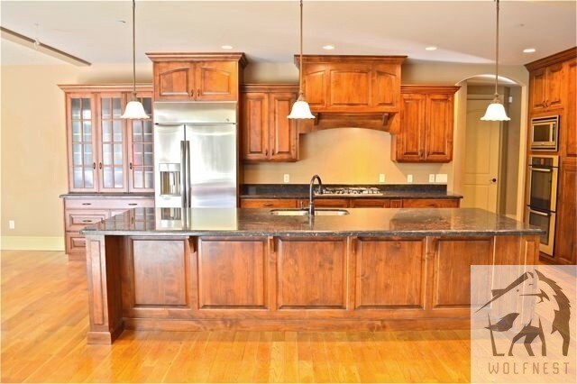 Building Photo - Luxuries 7 Bedroom Sandy Home