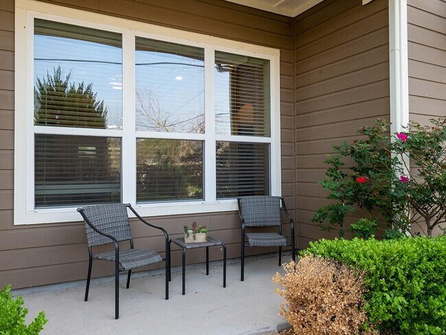 Foto del edificio - 5605 Roosevelt Ave