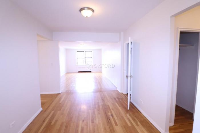 Foto principal - 2 bedroom in Queens NY 11374