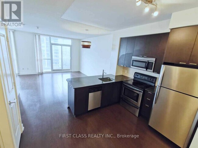 Photo du bâtiment - 23 Sheppard Ave E