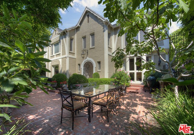Building Photo - 742 S Cloverdale Ave