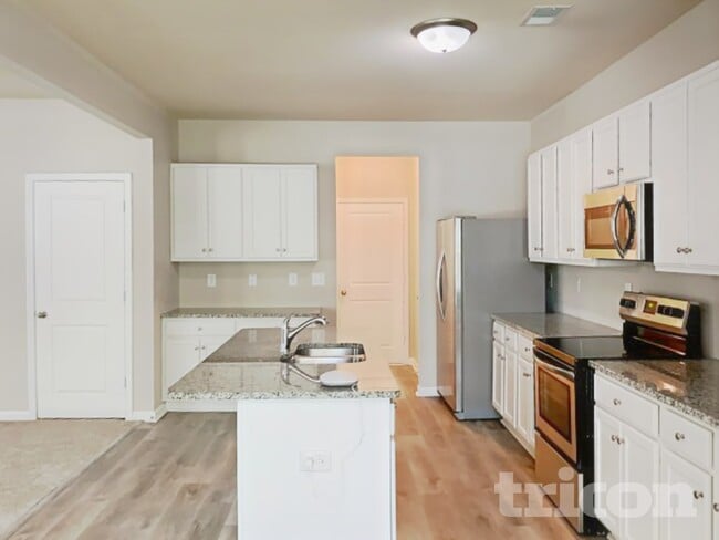 Foto del edificio - 207 Stillwood Dr