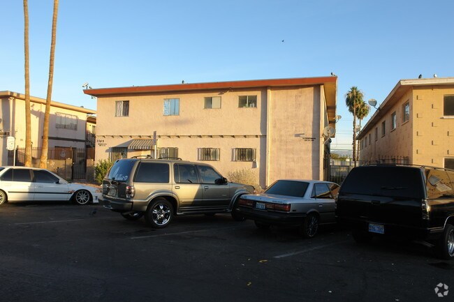 Building Photo - 2209 Sunrise Ave