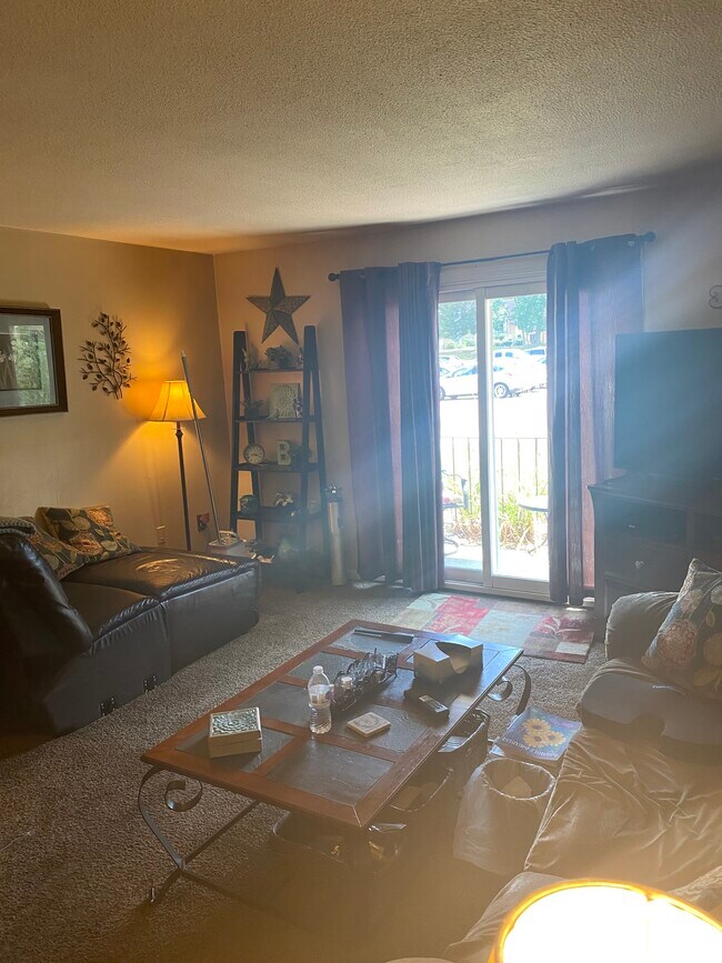 4 Shadowbrook Ln Unit 8, Milford, MA 01757 Condo for Rent in Milford, MA