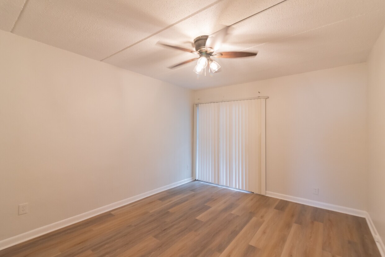 Primary Photo - 830 E Park Ave