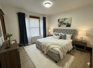 Building Photo - 7 Centre St