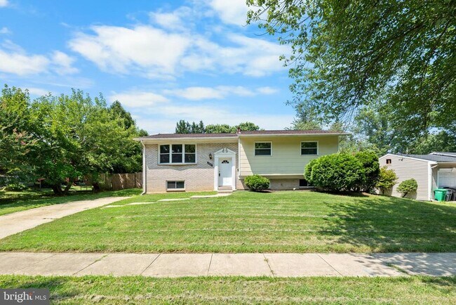 Building Photo - 10422 Floral Dr
