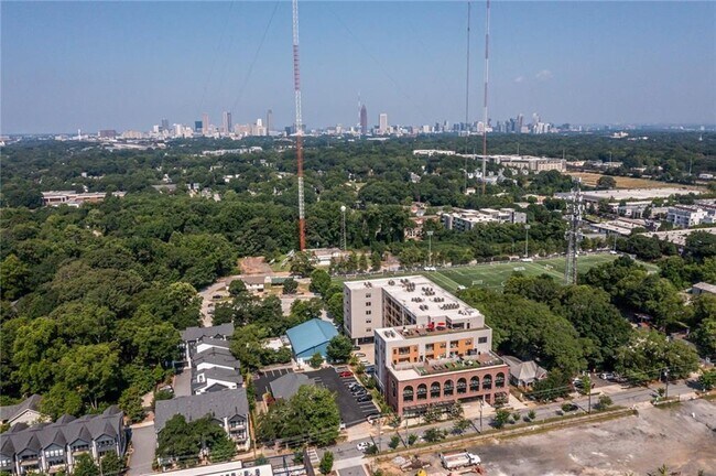 Foto del edificio - 112 Rogers St NE