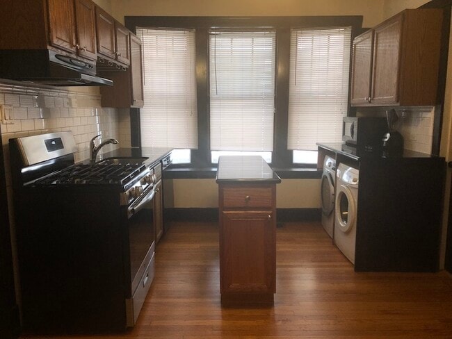 Foto del edificio - 1032 W Oakdale-2