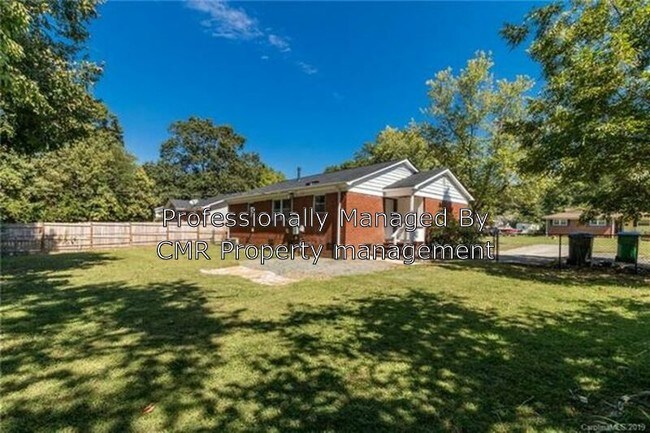 Foto del edificio - 2333 Birchcrest Dr