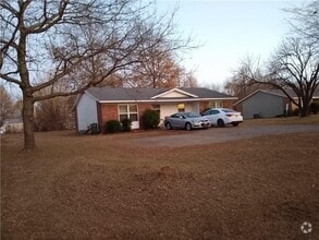 Building Photo - 2366 N Raven Ln