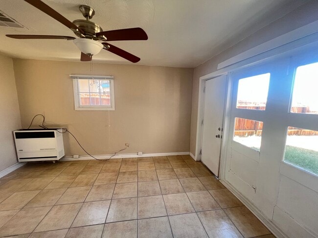 Foto del edificio - 117 W Robertson Rd