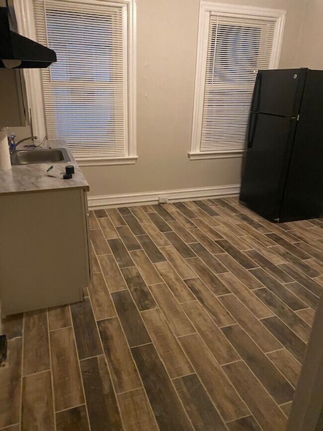 Foto del edificio - Spacious 2 Bedroom Apartment