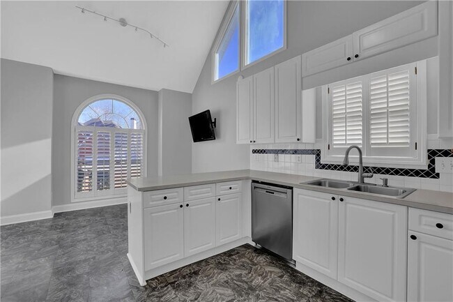 Building Photo - 5696 Kilrush Ct