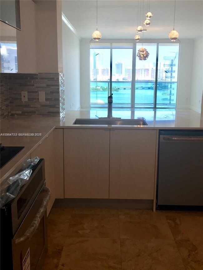 Foto del edificio - 3330 NE 190th St