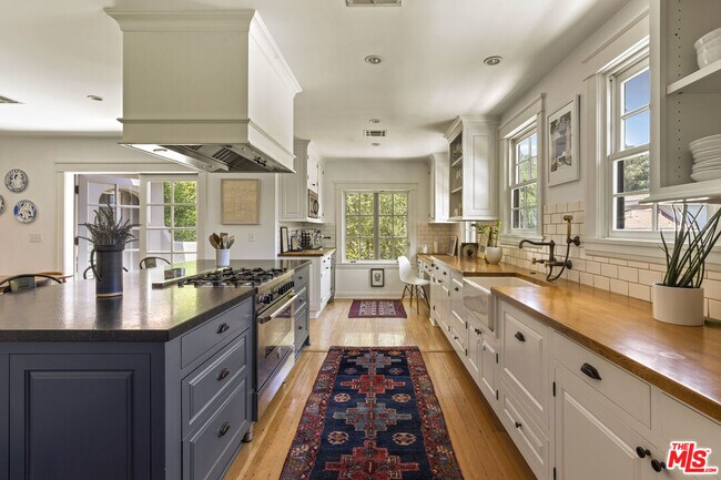 Foto del edificio - 5914 Foothill Dr