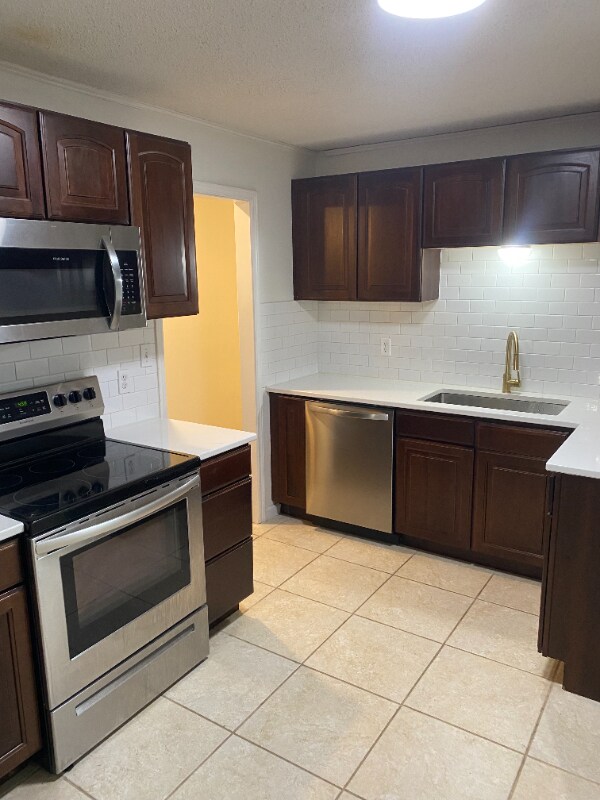 Foto del edificio - 6802 N Flora Ave