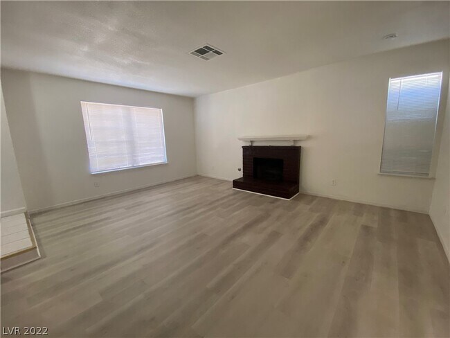 Building Photo - 374 Tierra St