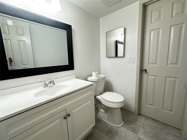 Foto del edificio - 7718 Mosewood St