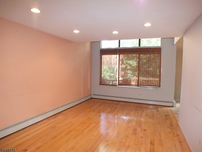 Foto del edificio - 32 Hickory Hill Ct